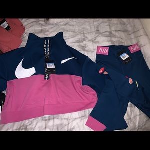 Women’s Nike workout clothes